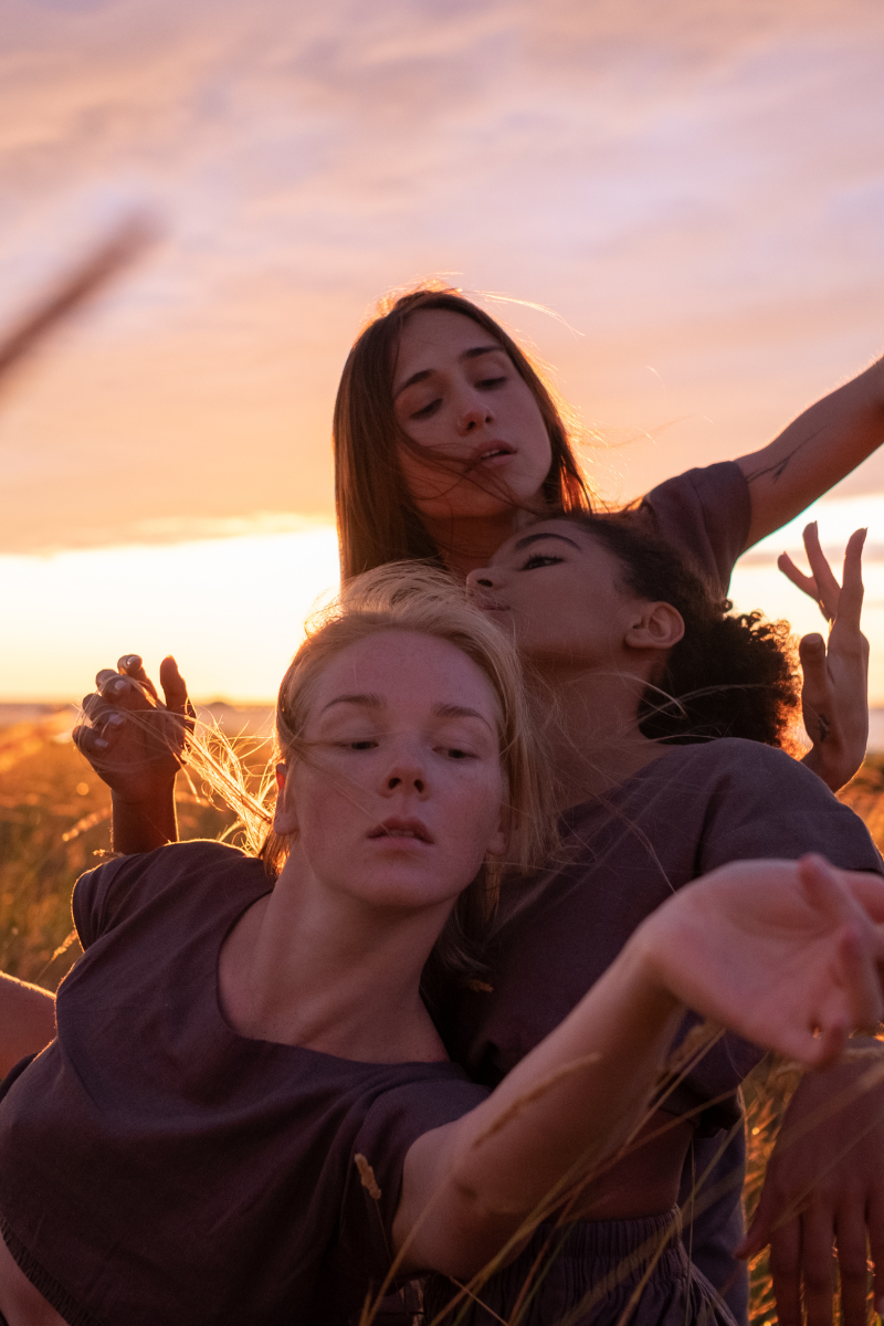 Frauen und Männer im Kreis Frauen und Männer im Kreis